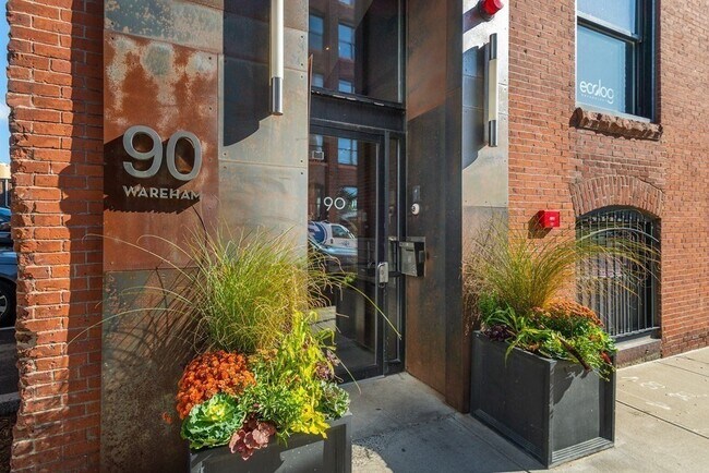 Building Photo - 90 Wareham St