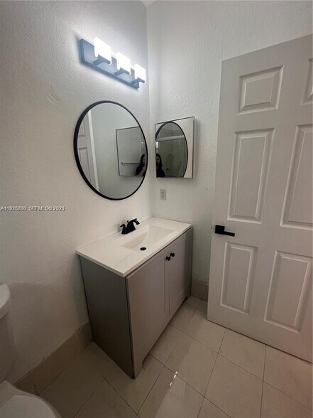 Building Photo - 12406 SW 126th Ave