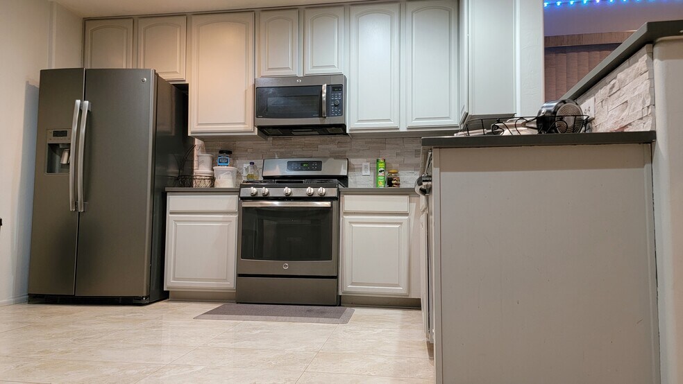 Building Photo - 7042 S Parsnip Ln