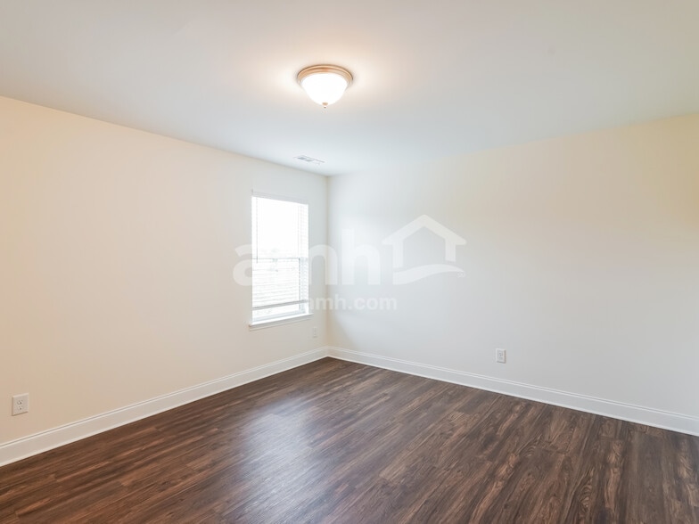 Building Photo - 4817 Chutney Dr