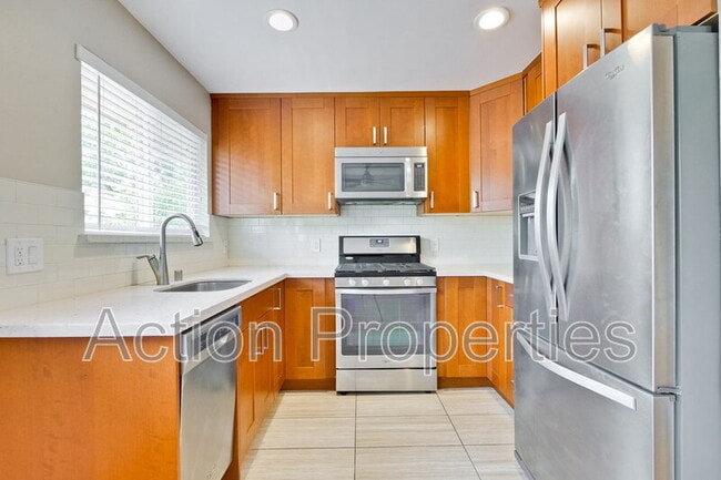 Building Photo - 661 Channing Ave