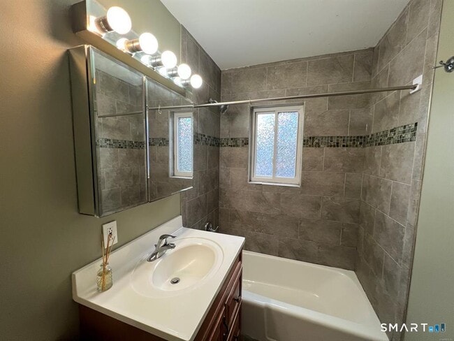 Building Photo - 900 Hope St