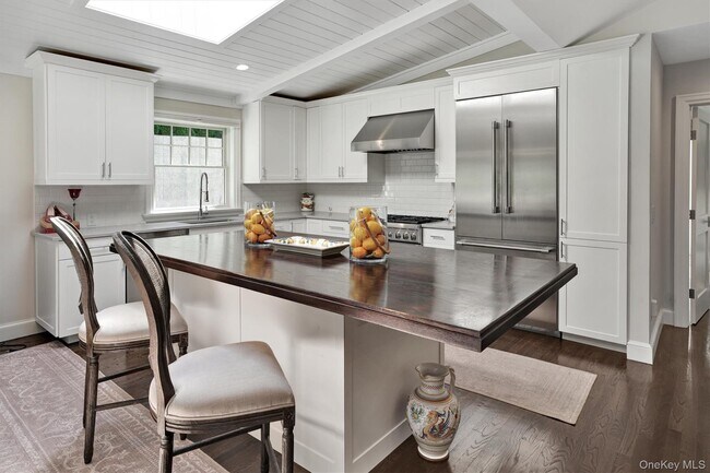 Building Photo - 32 White Oak Ln