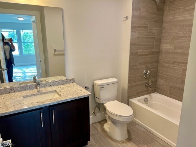 Building Photo - 692 US-206