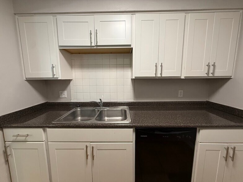 Building Photo - 11271 Florida Blvd