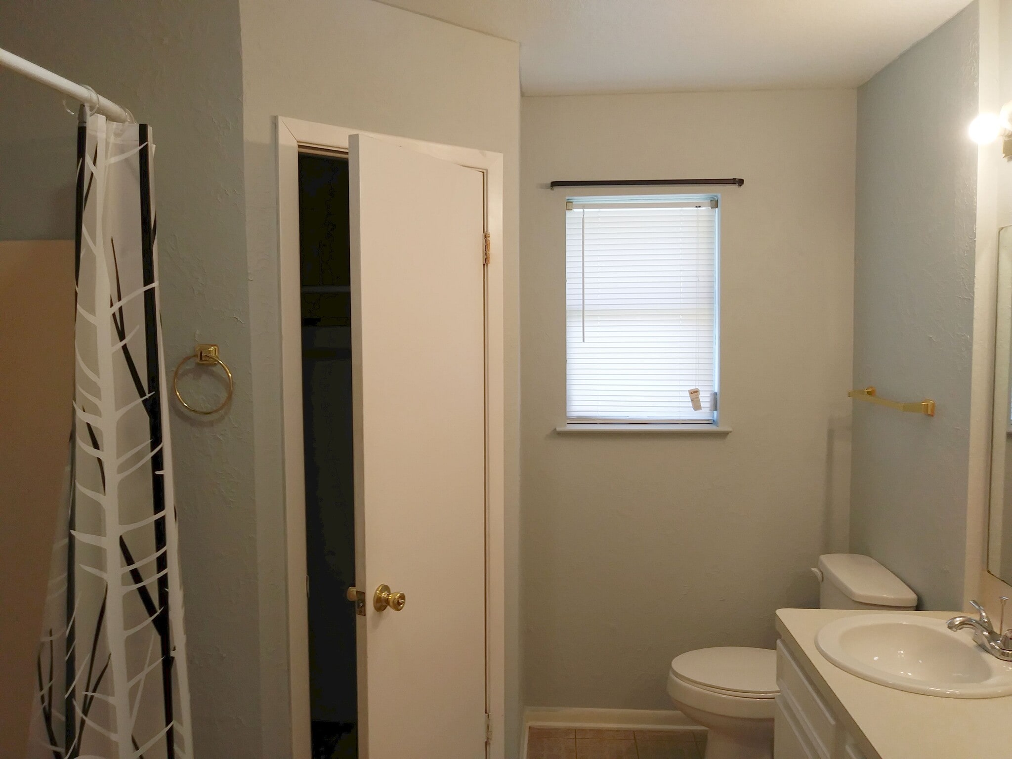 Master bathroom - 617 Hardy Ave