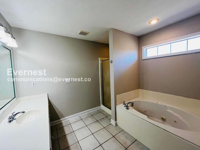 Building Photo - 236 Holmar Dr