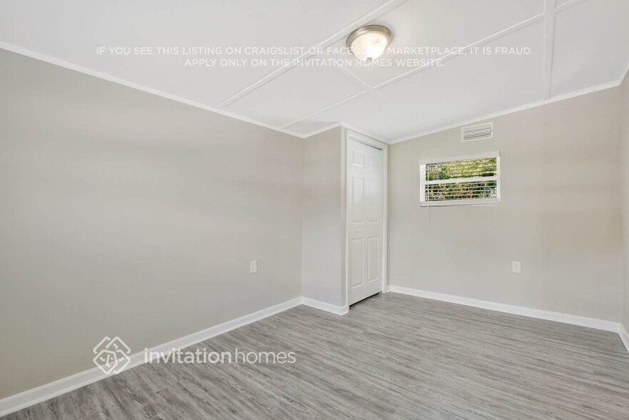 Building Photo - 1761 Merivale Rd S