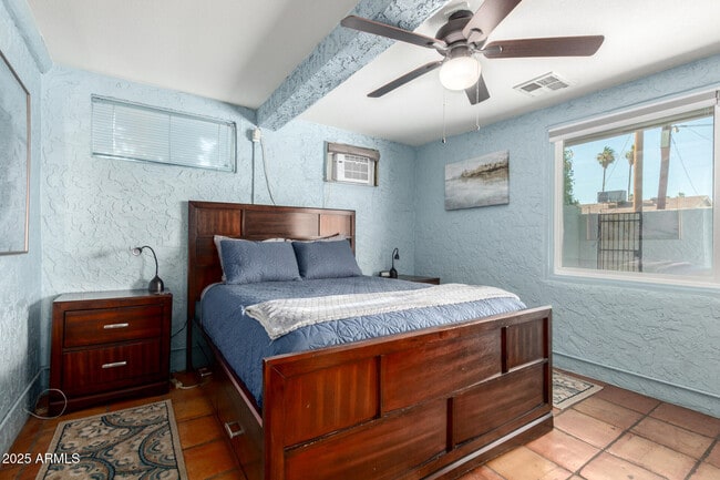 Building Photo - 6830 E Edgemont Ave