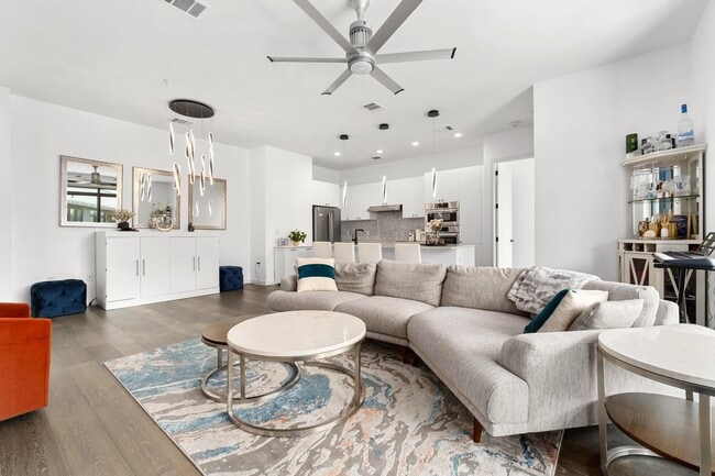 Building Photo - 800 Embassy Dr