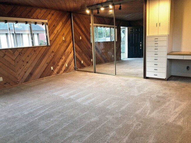 Primary Photo - 5830 Appian Way