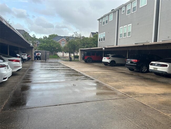 Building Photo - 4020 Blue Bonnet Blvd