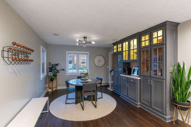 Building Photo - Spacious 4-Bedroom Home with Modern Amenit...