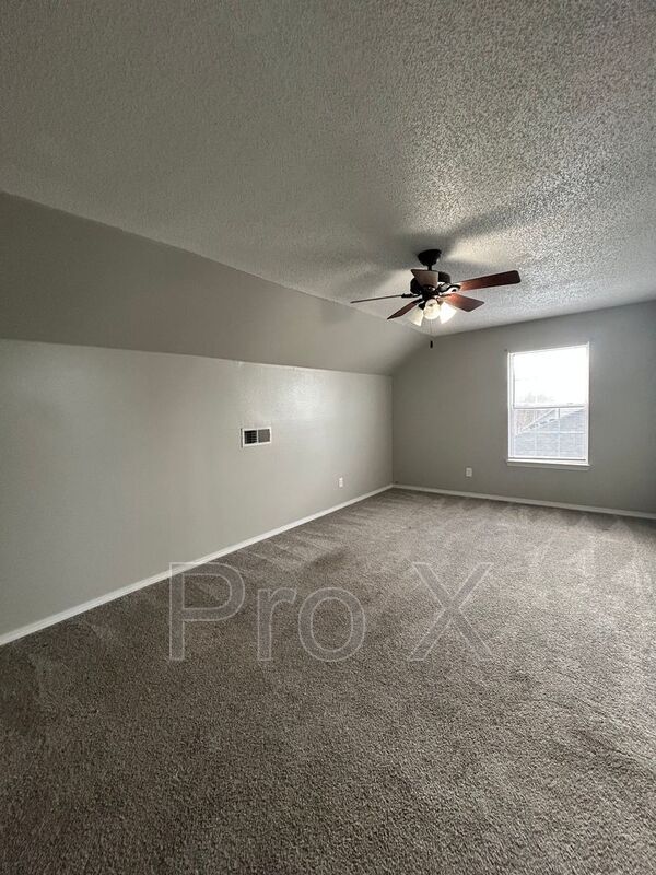 Building Photo - 3403 SW Victoria Pl