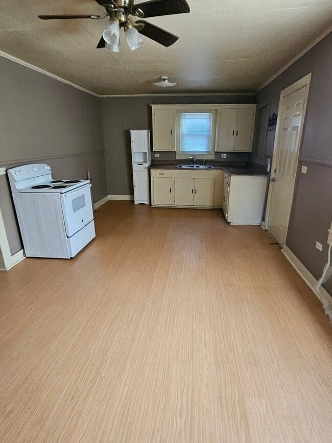 Building Photo - 124 Michael St