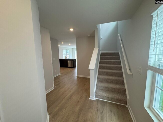Building Photo - 421 Pinaster Path