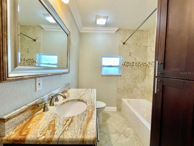 Building Photo - 909 N Excelda Ave