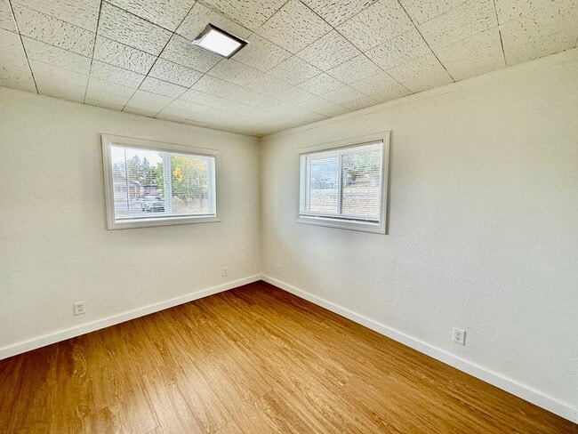 Building Photo - 2bdrm, 1 bath house with shed near Jeld We...