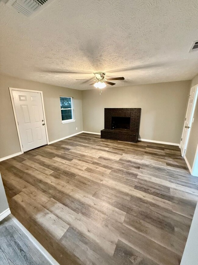 Building Photo - NOW AVAILABLE- 4/2 Completely Remodeled- Never Rented!