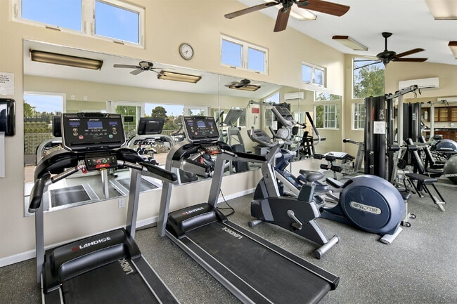 Building Photo - Fully Furnished 3BR/2BA Condo with Vaulted Ceilings, Close Proximity to UCSD and Medical Centers!...