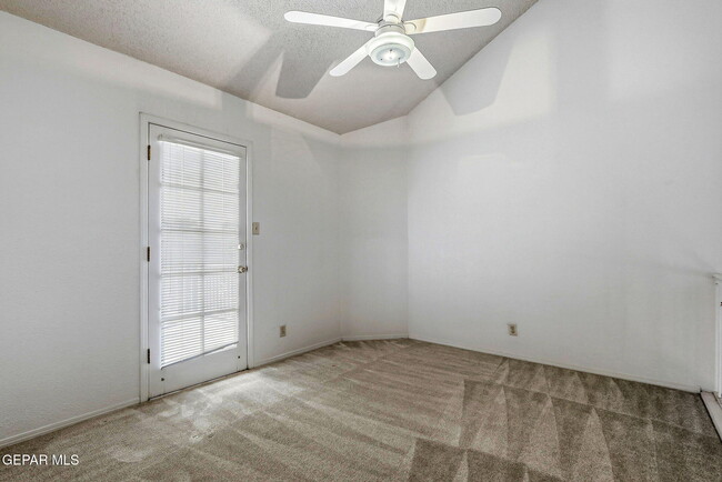 Building Photo - 7765 Dianjou Dr