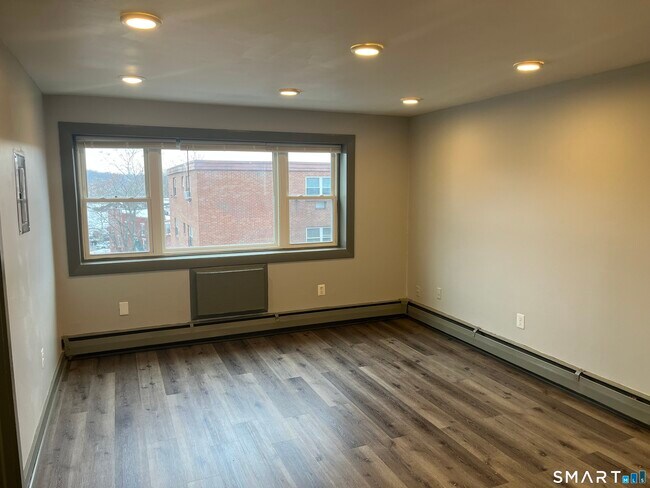 Building Photo - 32 Cook Ave