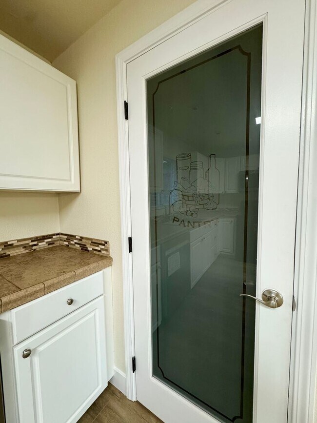 Building Photo - Spacious Country Home w/ HUGE SHOP!