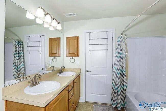 Building Photo - 239 Fields Pond Dr