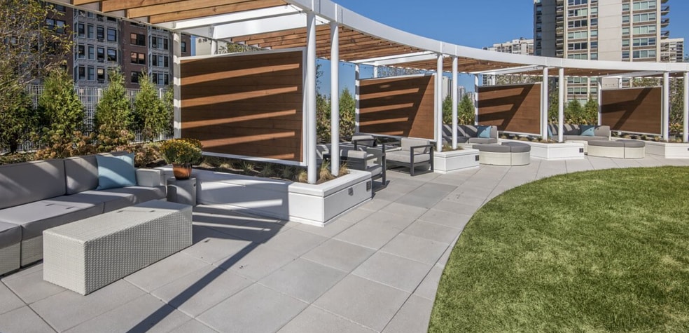 Building Photo - 1212 N La Salle Dr