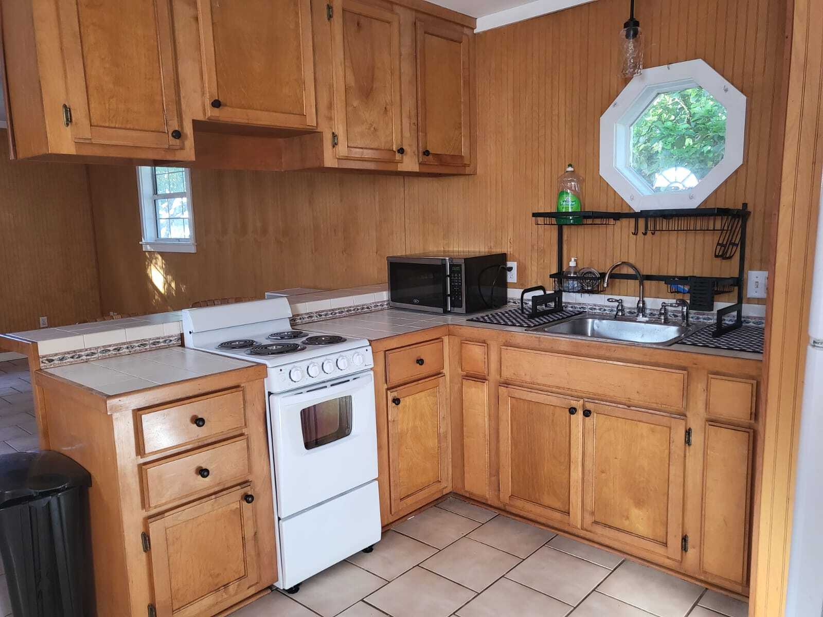 Great Kitchen Space - 422 Seabreeze Dr