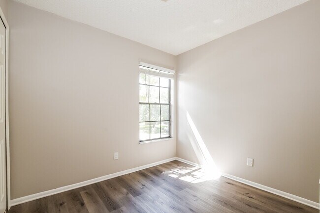 Building Photo - 1275 Pin Oak Dr