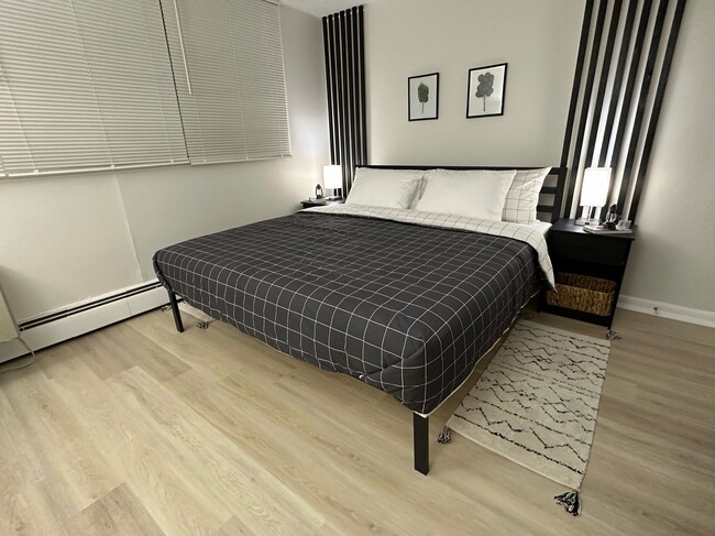 Building Photo - 1030 E Lancaster Ave