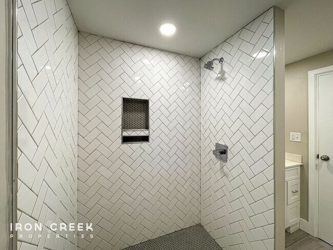 Building Photo - 21 Brevard Rd