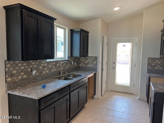 Building Photo - 4868 Marisabel Azcarate St