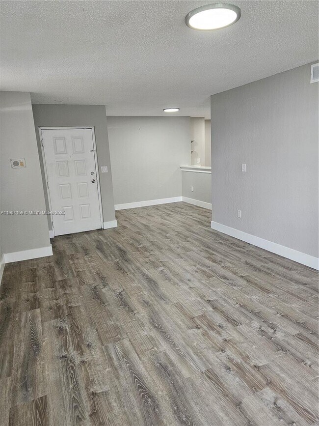 Building Photo - 2880 N Oakland Forest Dr