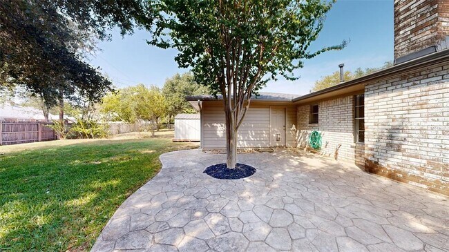 Building Photo - 3800 Windridge Dr
