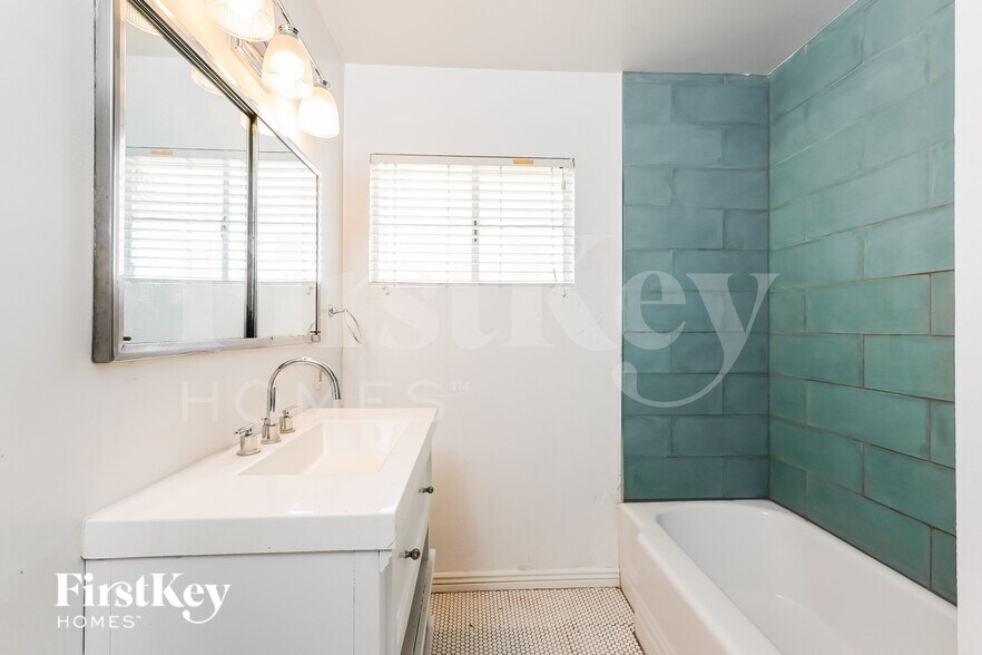 Building Photo - 2025 West Campbell Ave