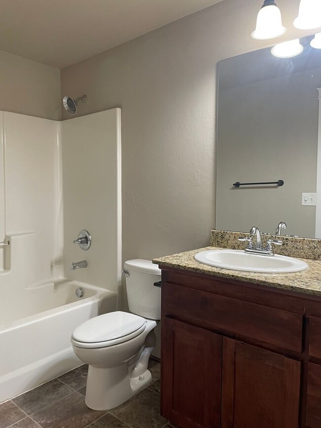 Building Photo - Beautiful 3 Bedroom 2 Bath Home Located in a Nice Medford Neighborhood