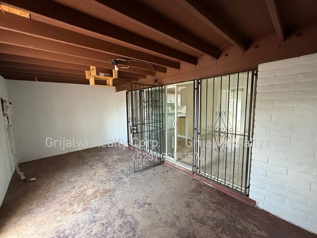 Building Photo - 3325 S Elson Ave