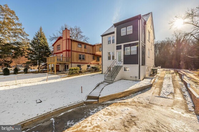 Building Photo - 3422 Pennsylvania Ave. SE