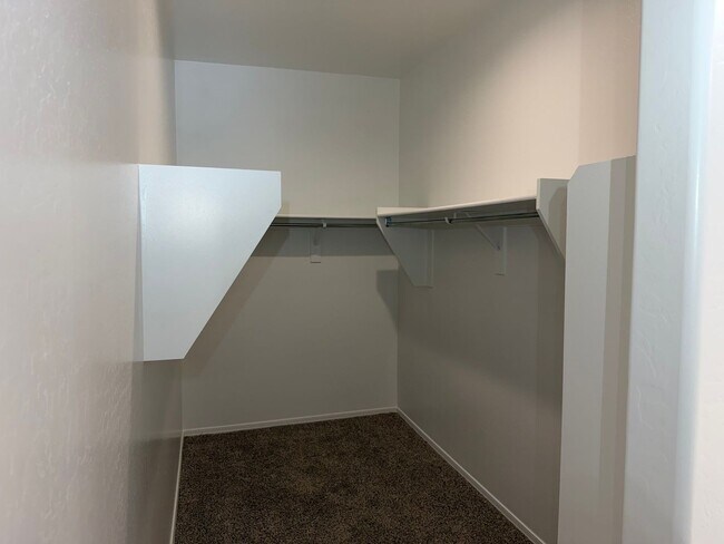Building Photo - 9427 E Alfalfa Dr