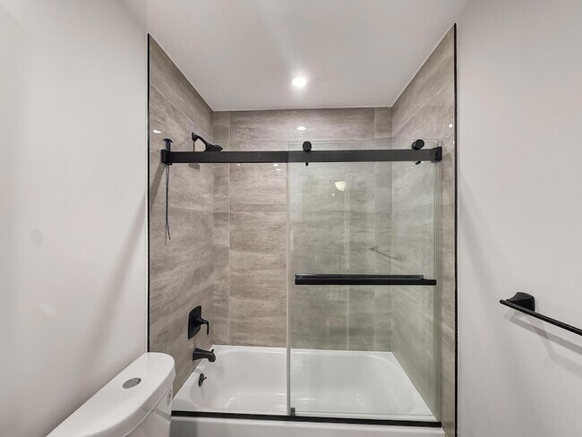 Building Photo - 2700 S Oakland Forest Dr