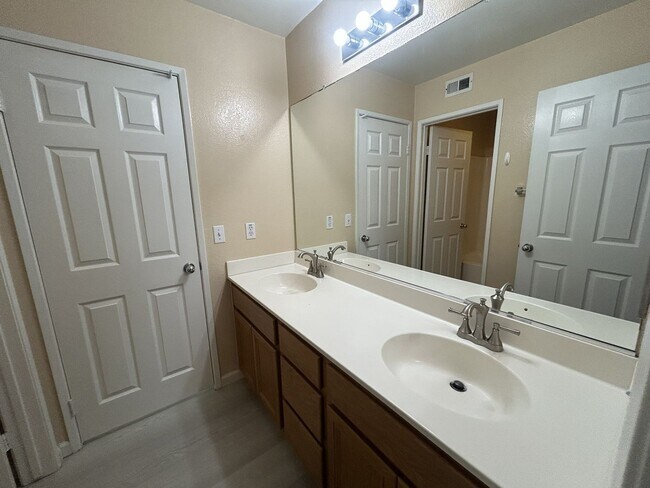 Building Photo - 37978 Spur Dr
