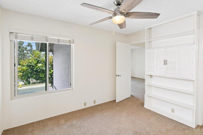 Building Photo - Stunning townhouse in La Jolla / North UTC area