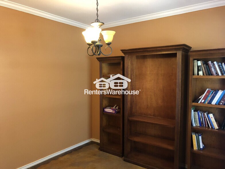 Building Photo - 1603 Azalea Dr