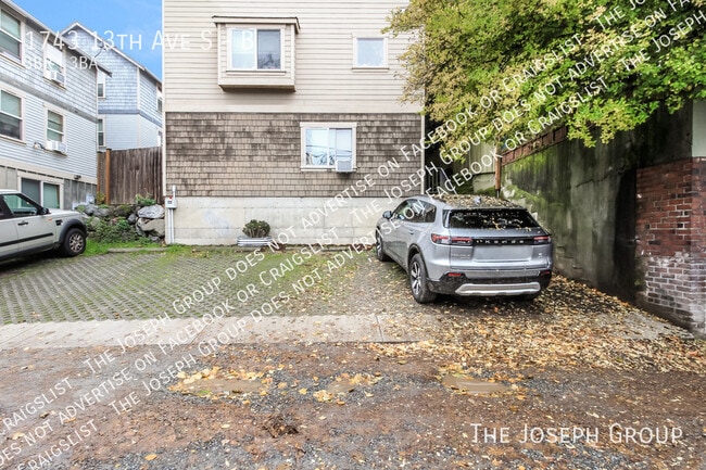Building Photo - 1743 13th Ave S