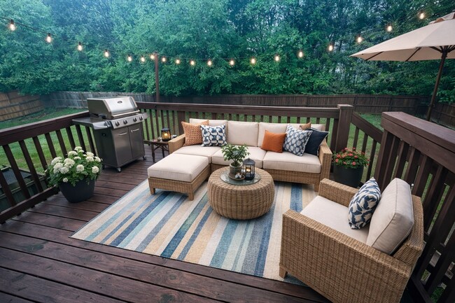 Building Photo - $250 OFF Move-In Rents Special!