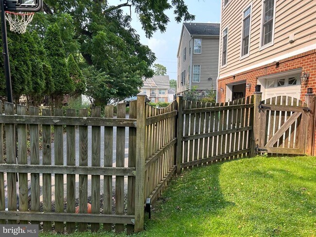 Building Photo - 202 Martins Ln