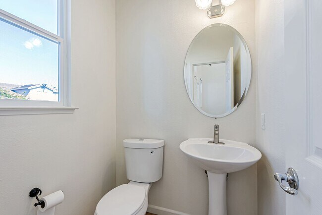 Building Photo - Freshly Renovated Single-Family Home for Rent