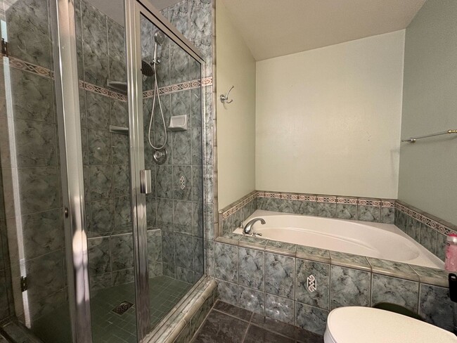 Building Photo - Stylish 3-Bedroom Rental in Prime Fresno L...